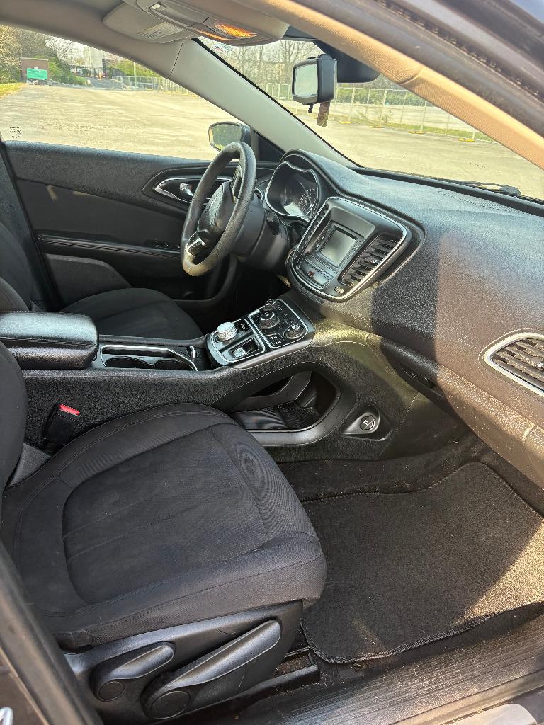 2015 Chrysler 200 - $8,000