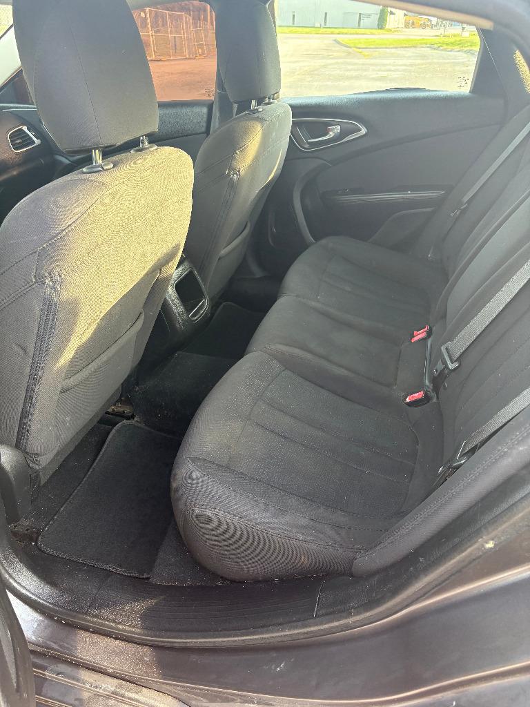 2015 Chrysler 200 - $8,000