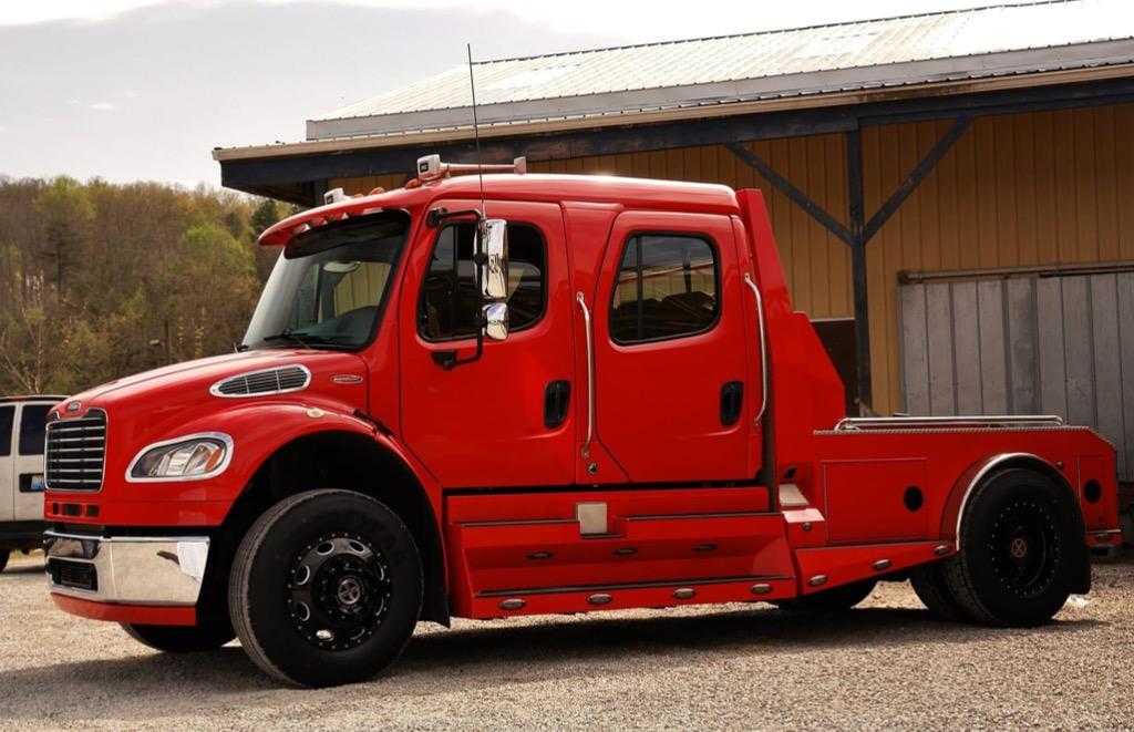 The 2014 Freightliner Sport Chassis M2 photos