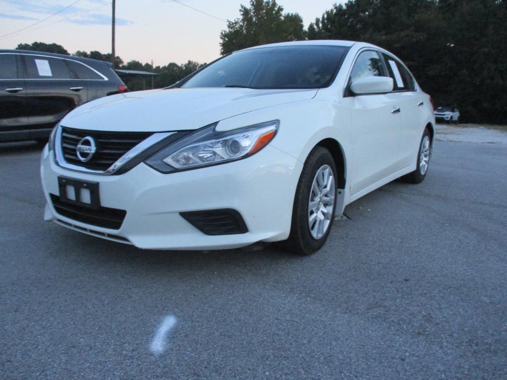 2017 Nissan Altima - $14,995