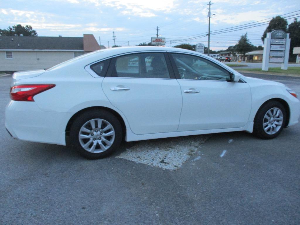 2017 Nissan Altima - $14,995