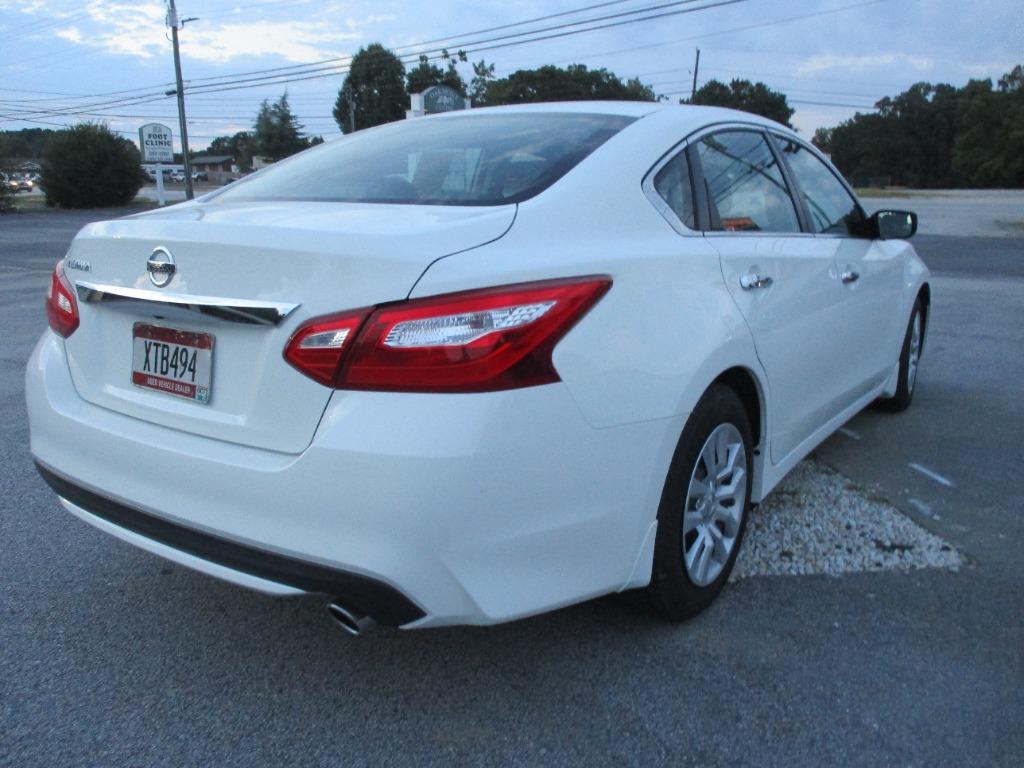 2017 Nissan Altima - $14,995