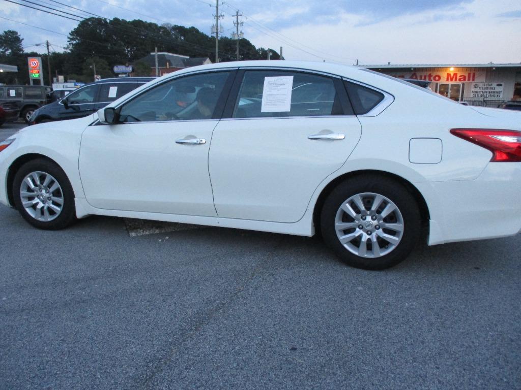 2017 Nissan Altima - $14,995