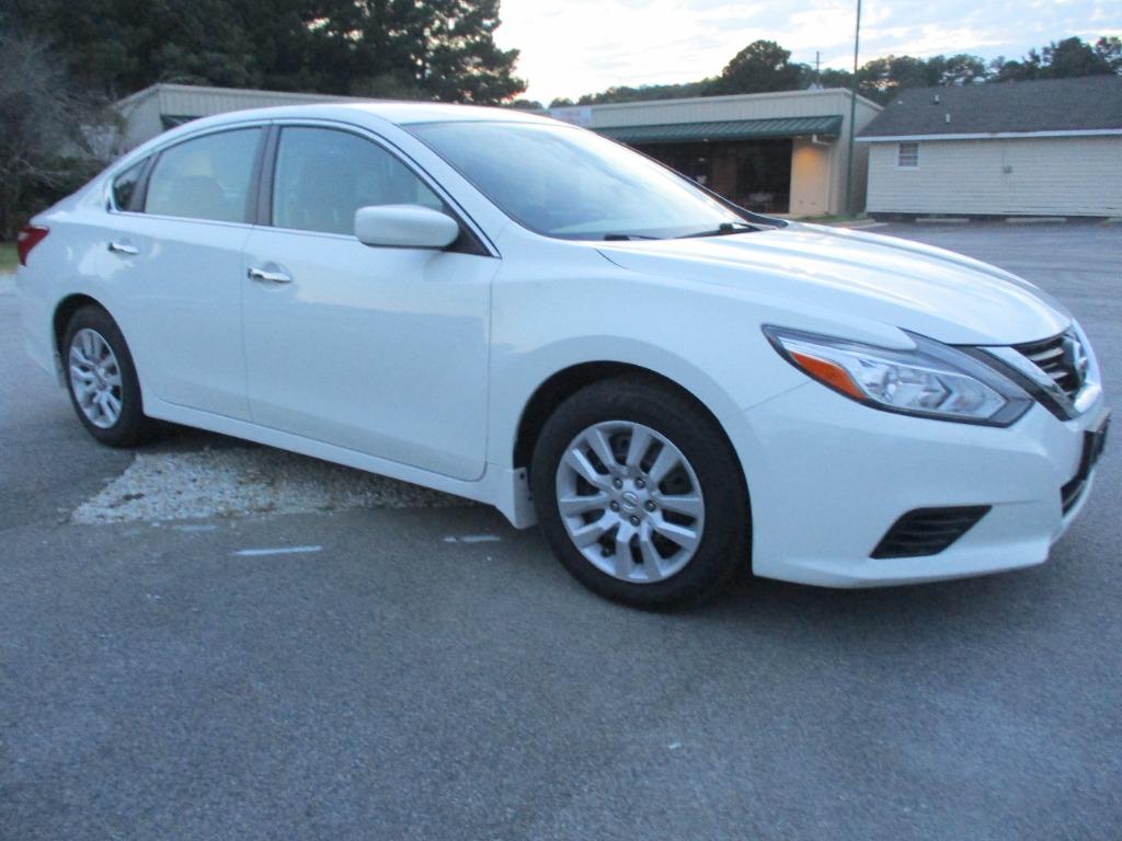 2017 Nissan Altima - $14,995