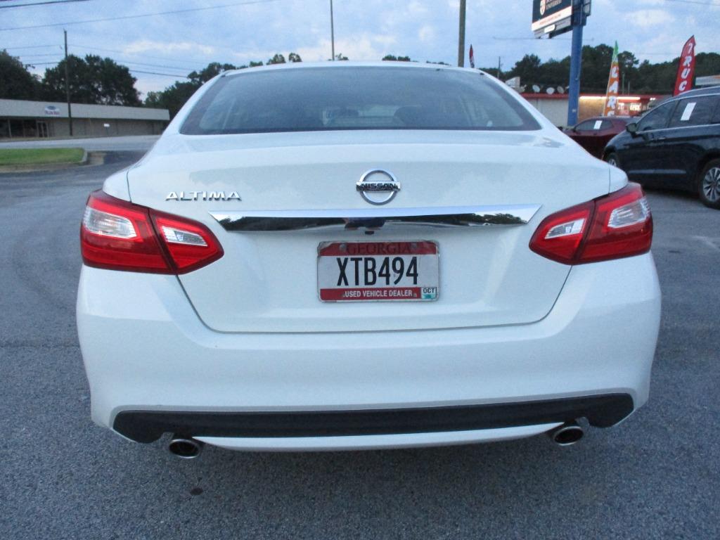 2017 Nissan Altima - $14,995