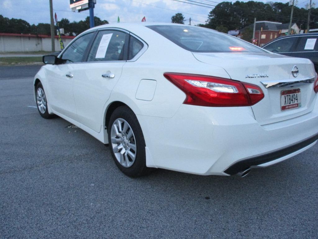 2017 Nissan Altima - $14,995