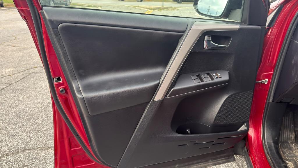 2018 Toyota RAV4 - $17,995