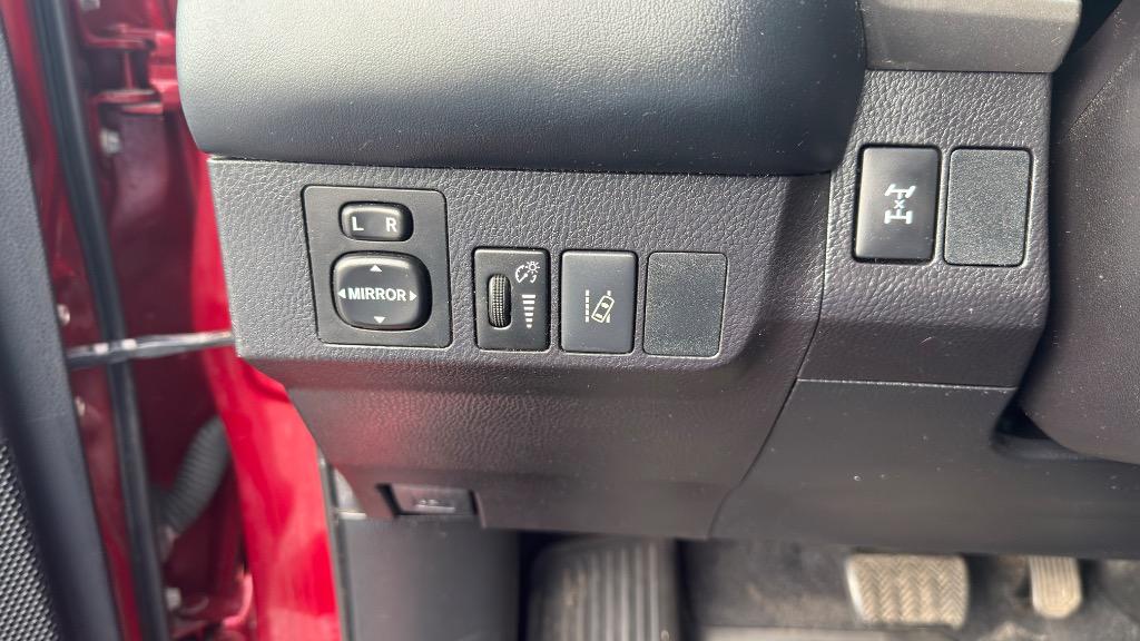 2018 Toyota RAV4 - $17,995