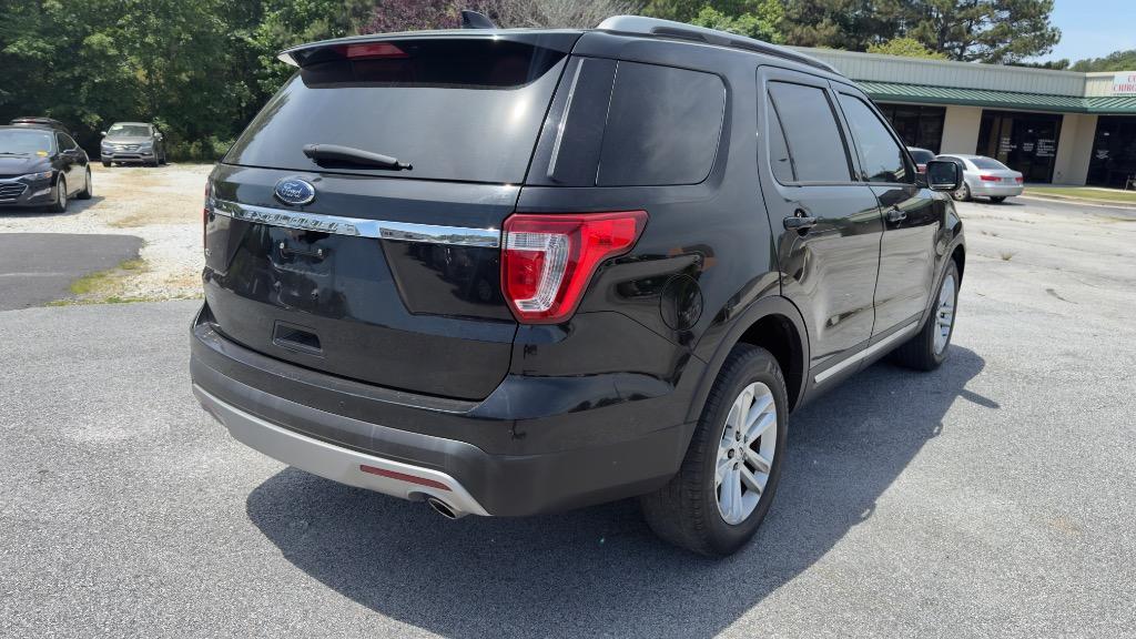 2017 Ford Explorer - $9,995