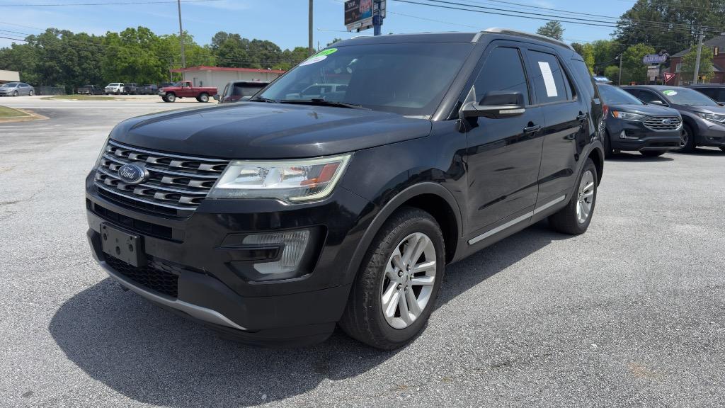 2017 Ford Explorer - $9,995