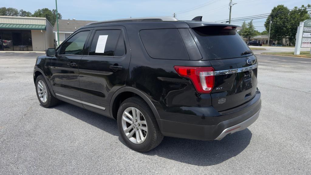 2017 Ford Explorer - $9,995