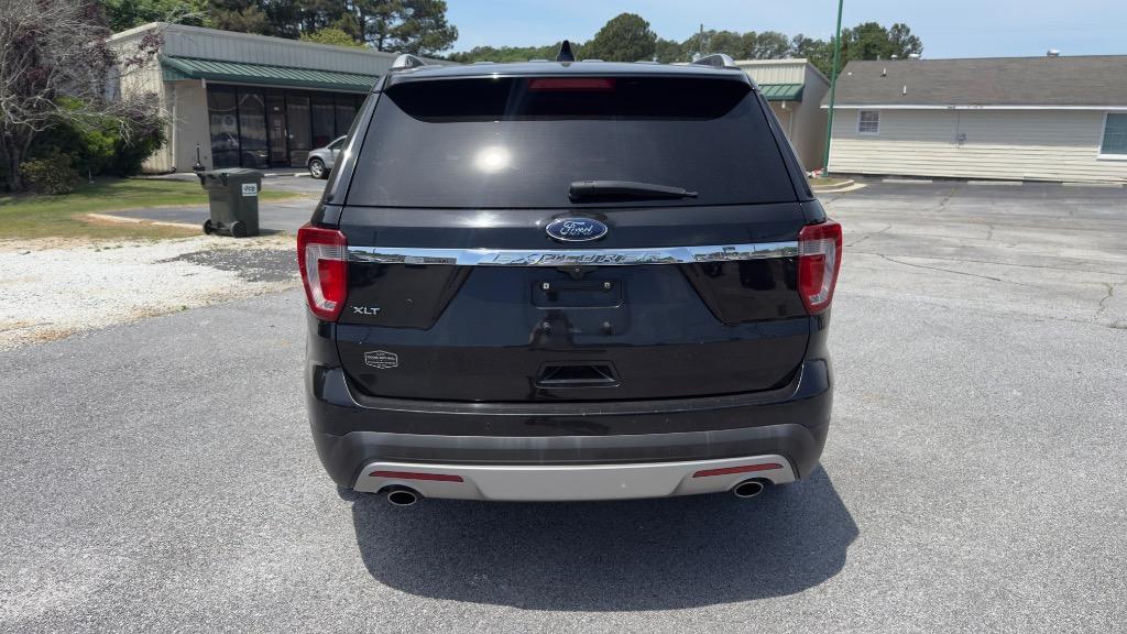 2017 Ford Explorer - $9,995