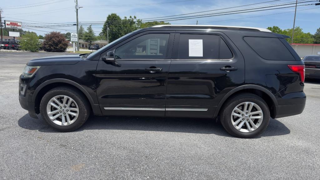 2017 Ford Explorer - $9,995