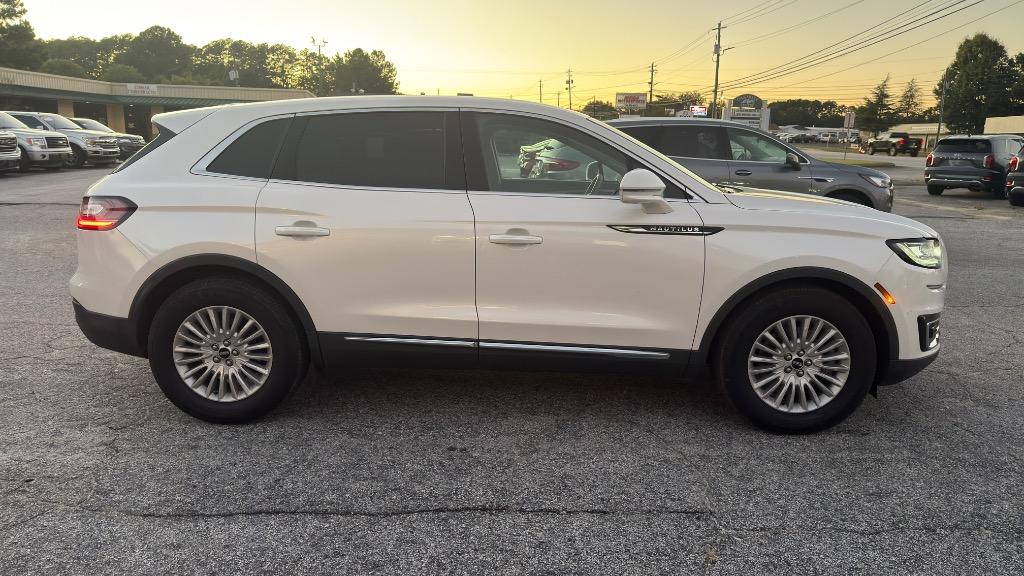 2019 Lincoln Nautilus - $18,995