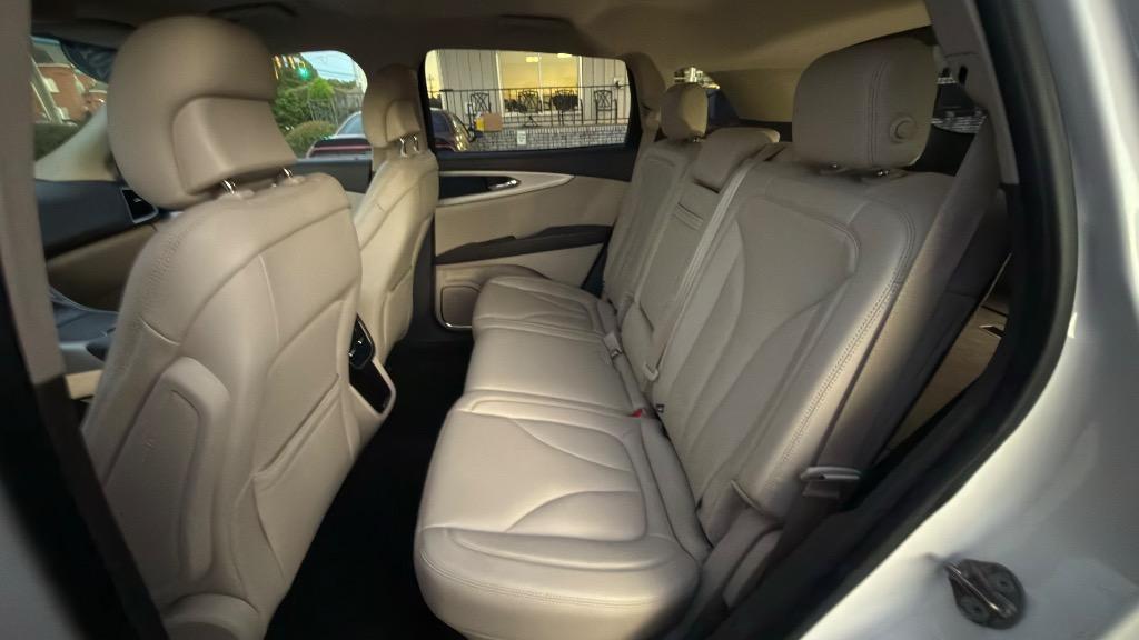 2019 Lincoln Nautilus - $18,995