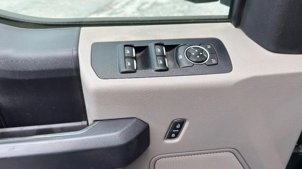 2016 Ford F150 - $22,995