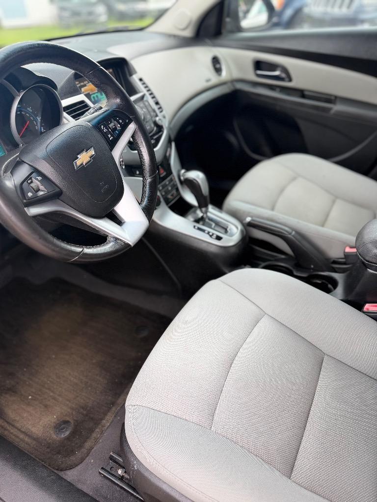 2013 Chevrolet Cruze - $6,775