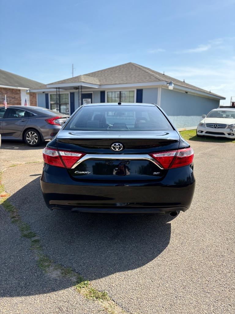 2015 Toyota Camry SE photo