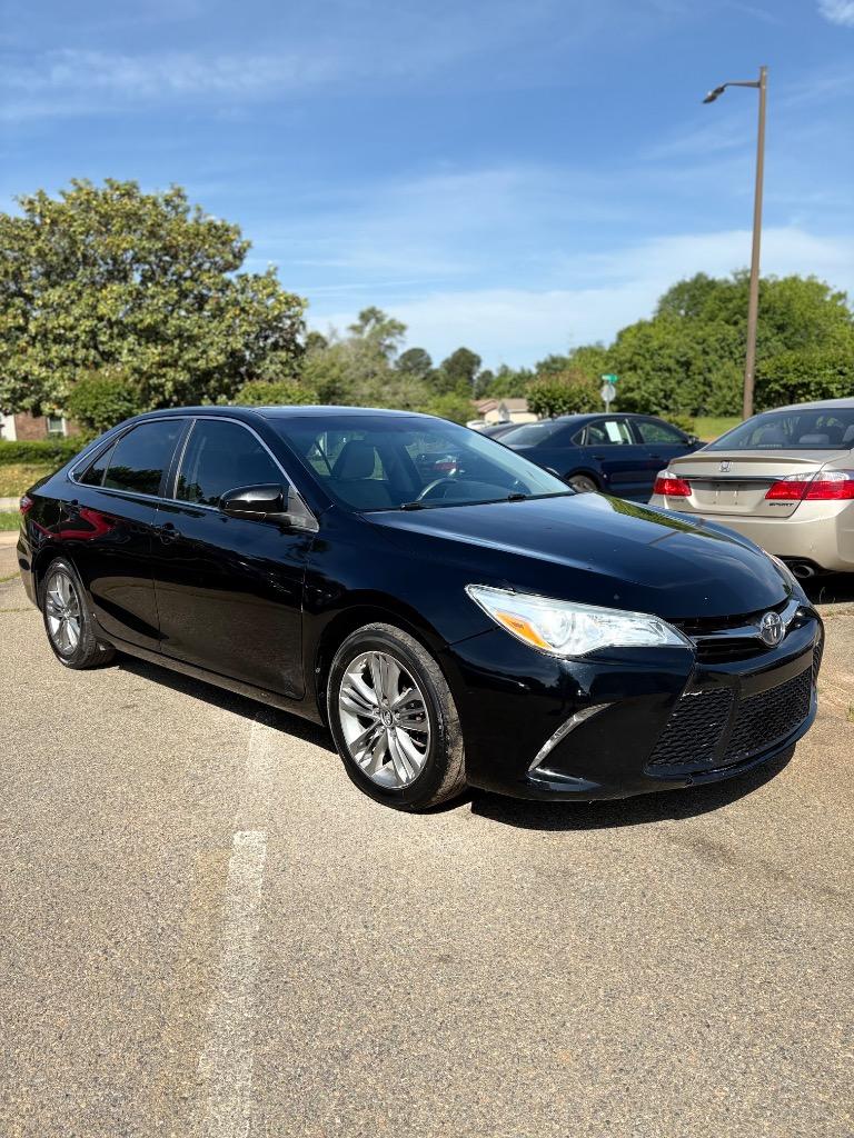 2015 Toyota Camry SE photo