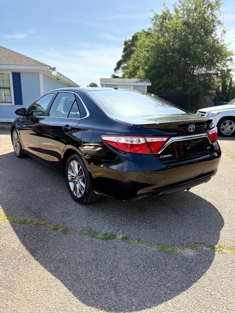 2015 Toyota Camry SE photo