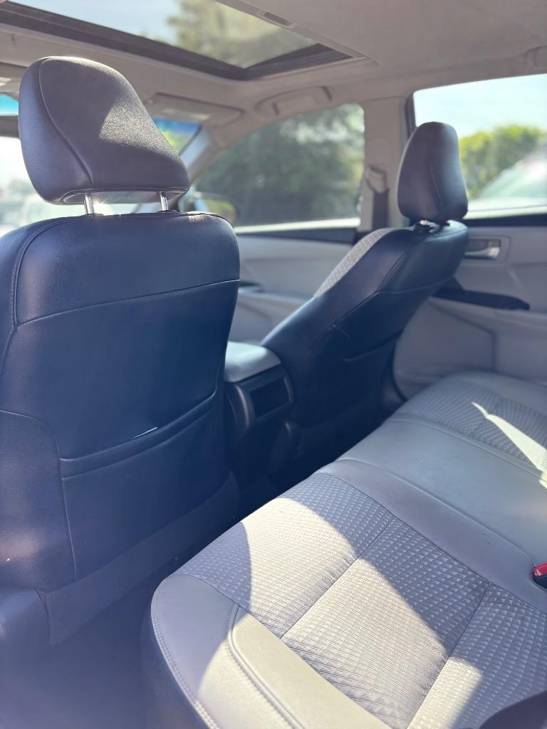 2015 Toyota Camry SE photo