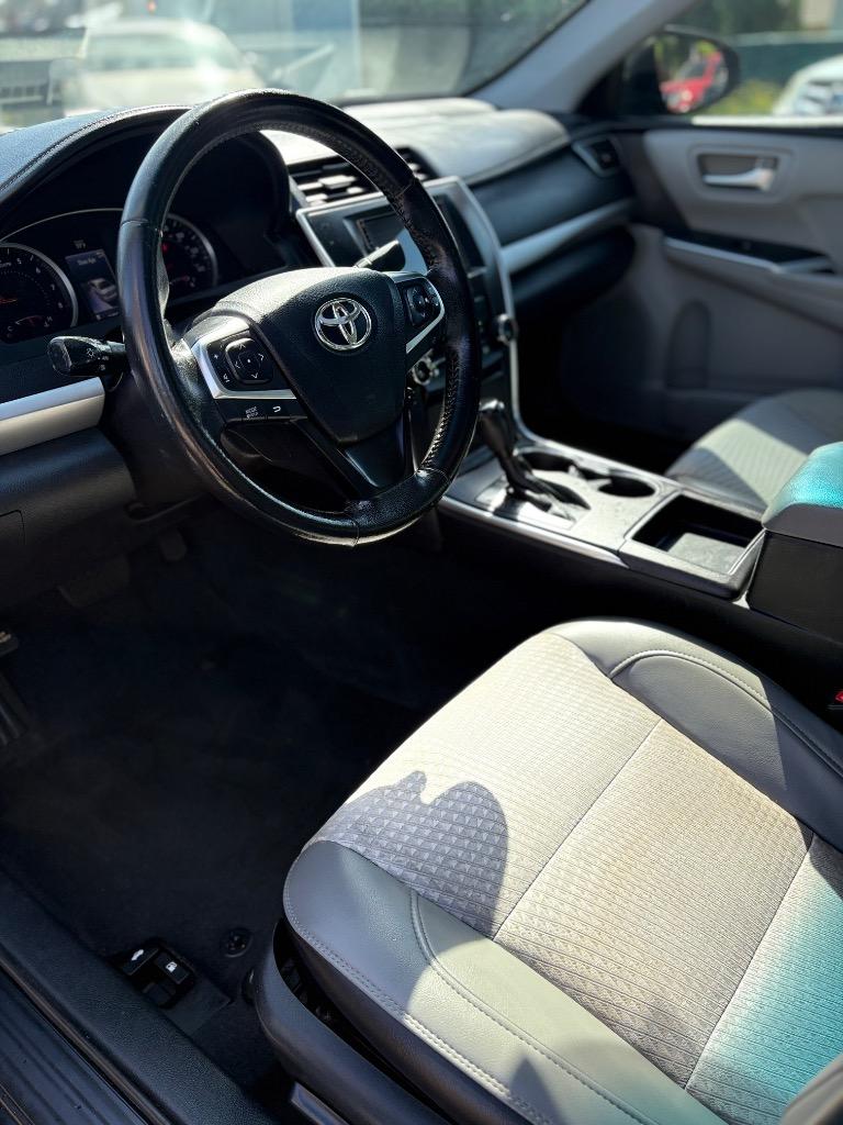 2015 Toyota Camry SE photo