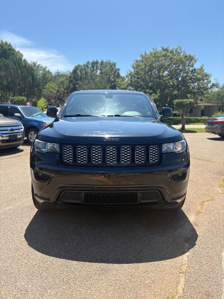 2017 Jeep Grand Cherokee Laredo photo