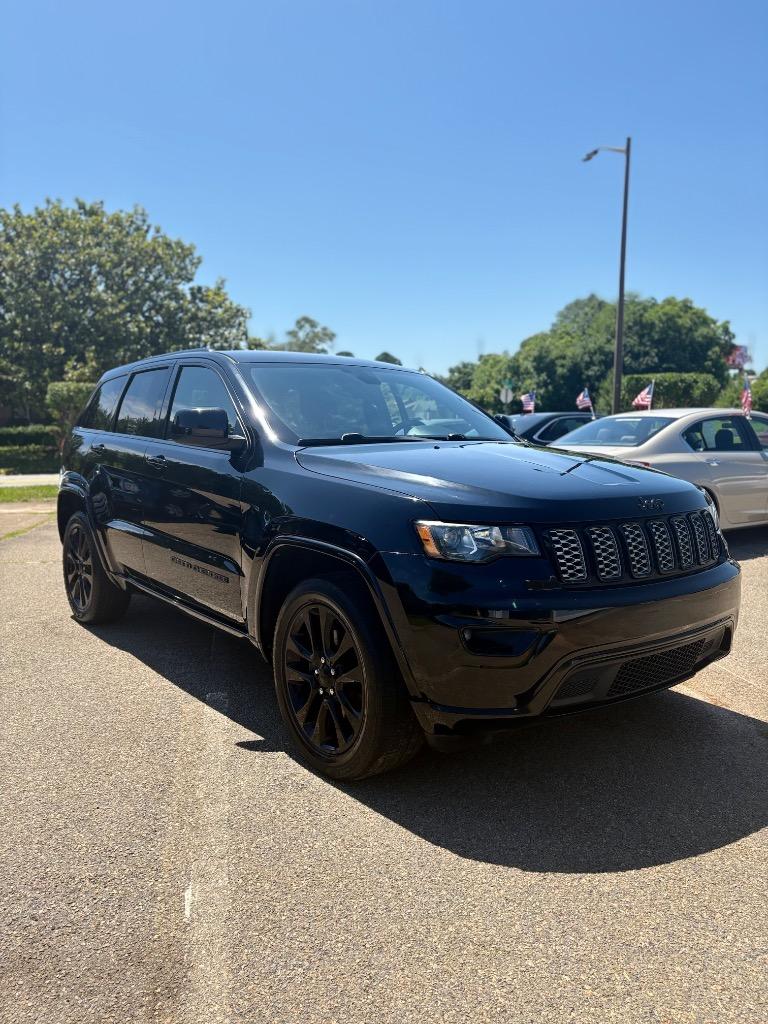 2017 Jeep Grand Cherokee Laredo photo
