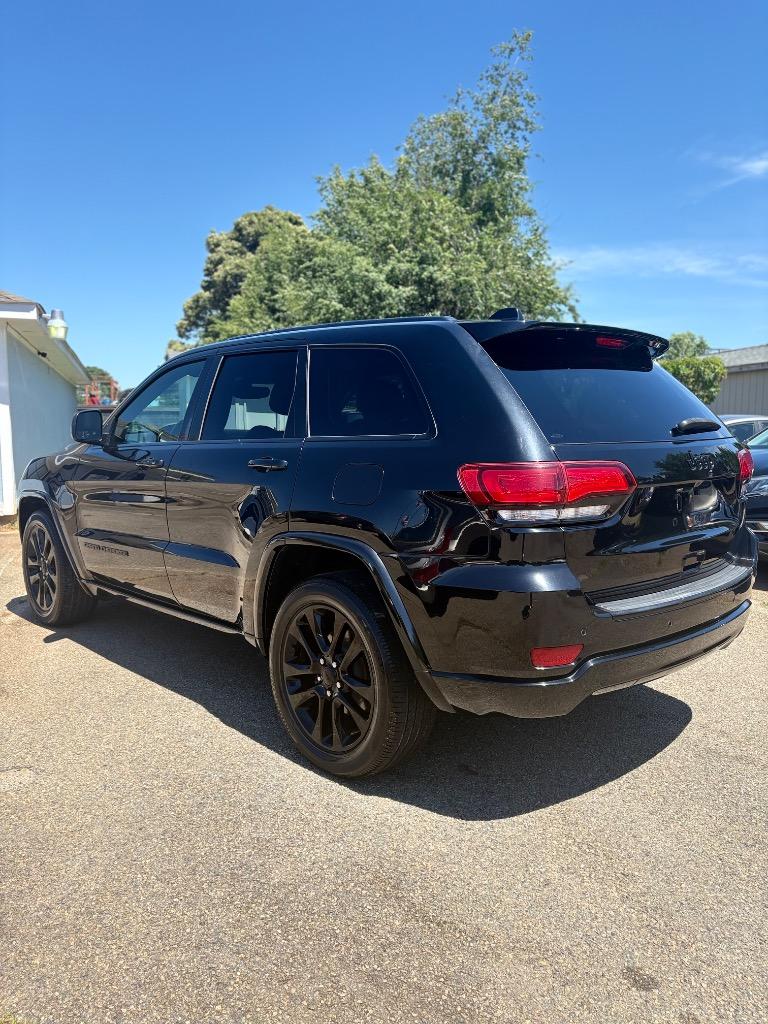 2017 Jeep Grand Cherokee Laredo photo