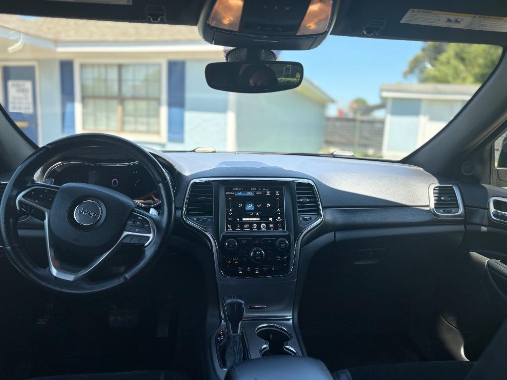 2017 Jeep Grand Cherokee Laredo photo