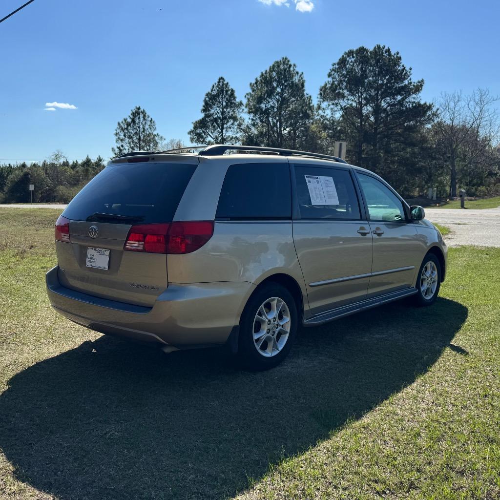 2004 Toyota Sienna - $5,900