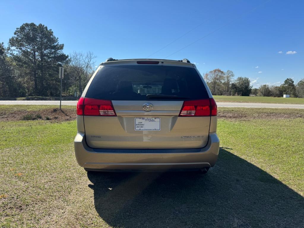2004 Toyota Sienna - $5,900