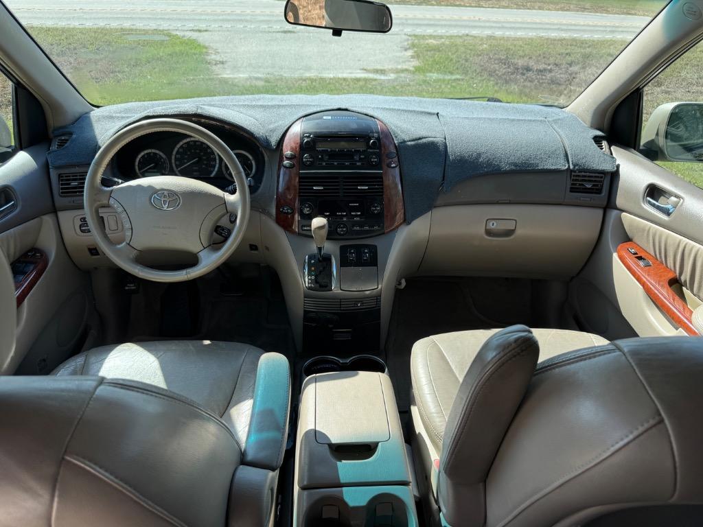 2004 Toyota Sienna - $5,900