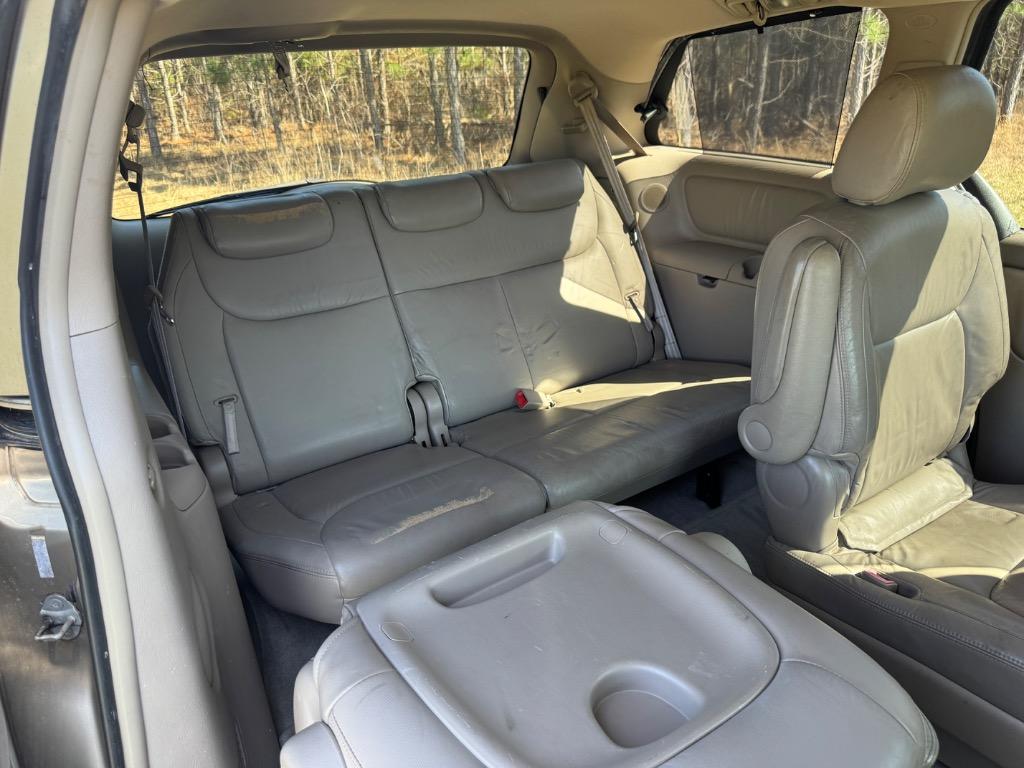 2004 Toyota Sienna - $5,900