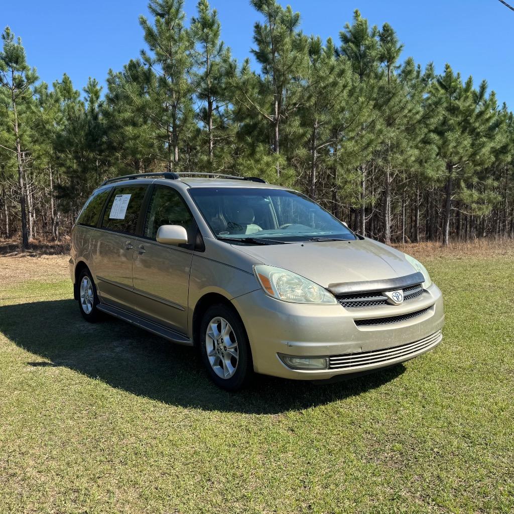 2004 Toyota Sienna - $5,900