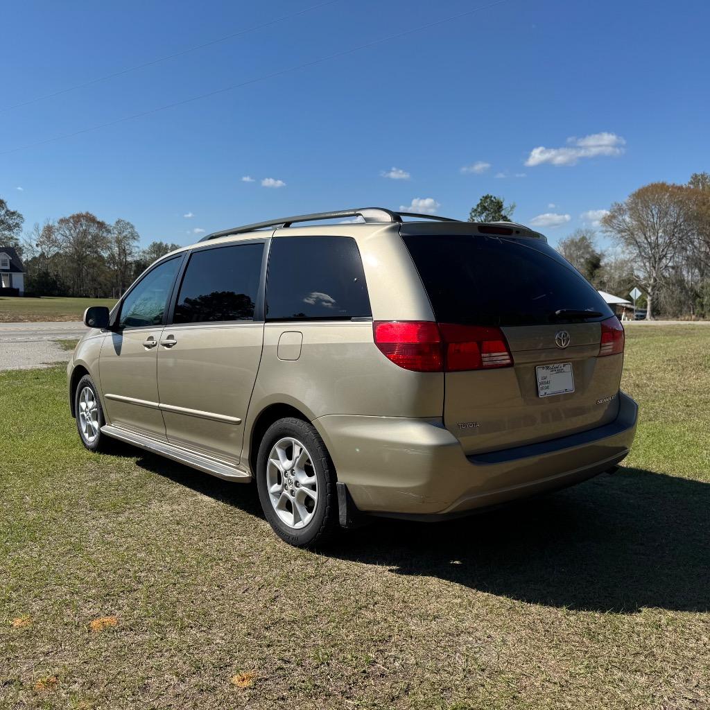 2004 Toyota Sienna - $5,900