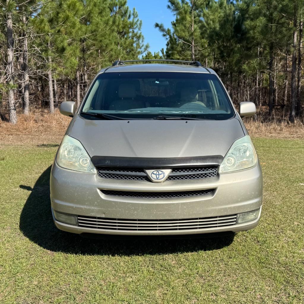 2004 Toyota Sienna - $5,900