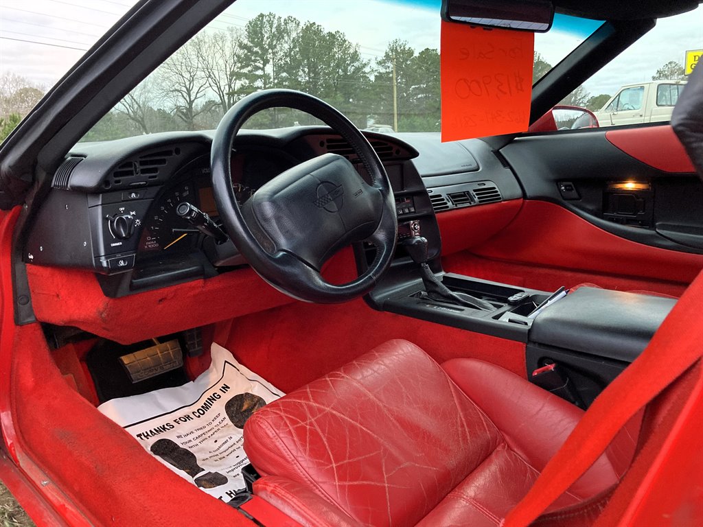 1995 CHEVROLET Corvette Coupe - $12,900