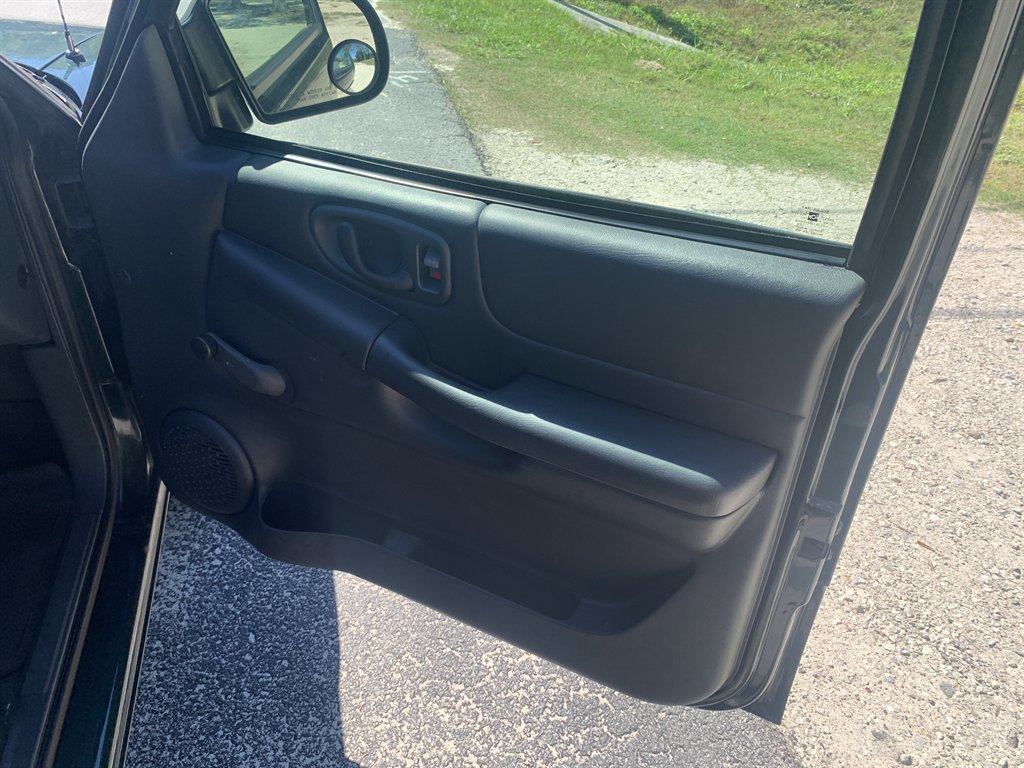 2003 Chevrolet S-10 Pickup - $5,995