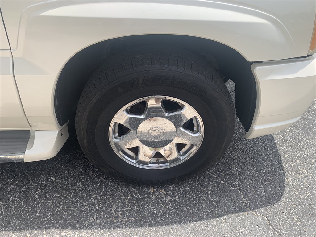 2005 Cadillac Escalade - $5,995