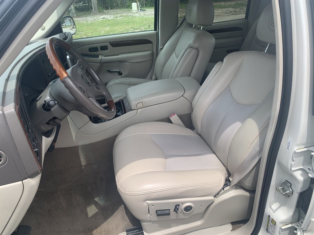 2005 Cadillac Escalade - $5,995