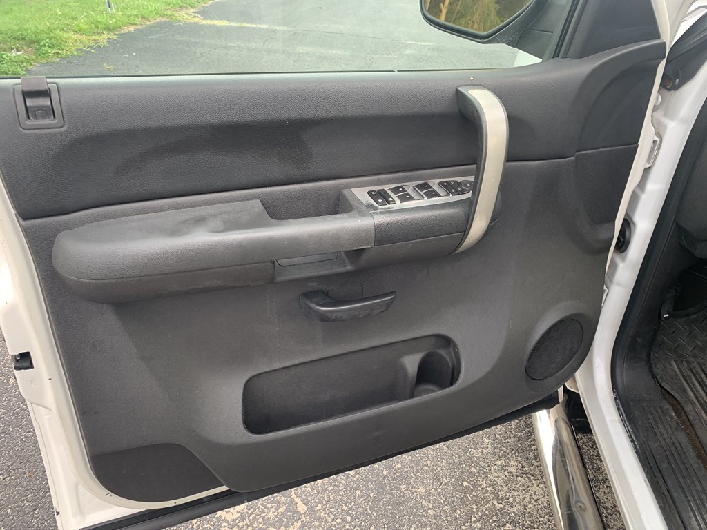 2009 Chevrolet Silverado - $6,995