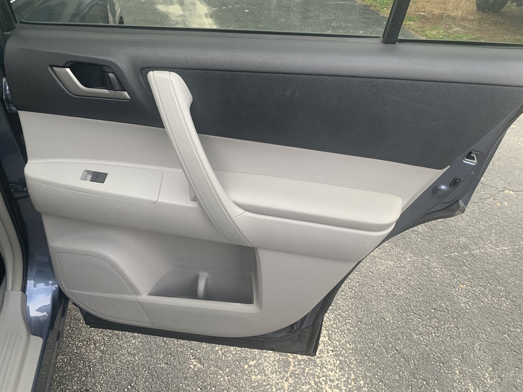 2012 Toyota Highlander - $8,995