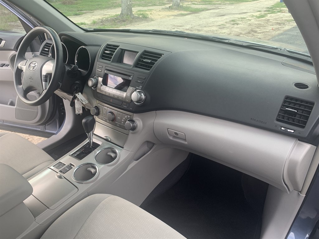 2012 Toyota Highlander - $8,995