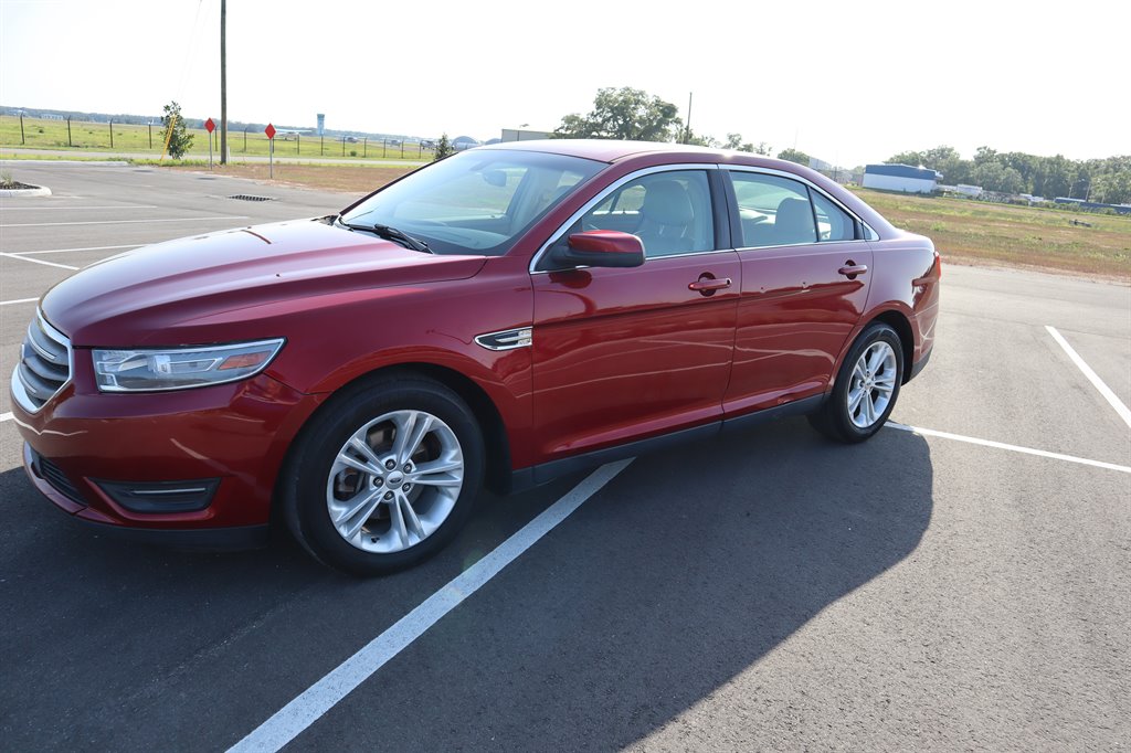 2013 Ford Taurus SEL photo