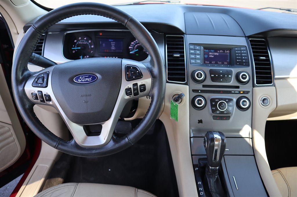 2013 Ford Taurus SEL photo