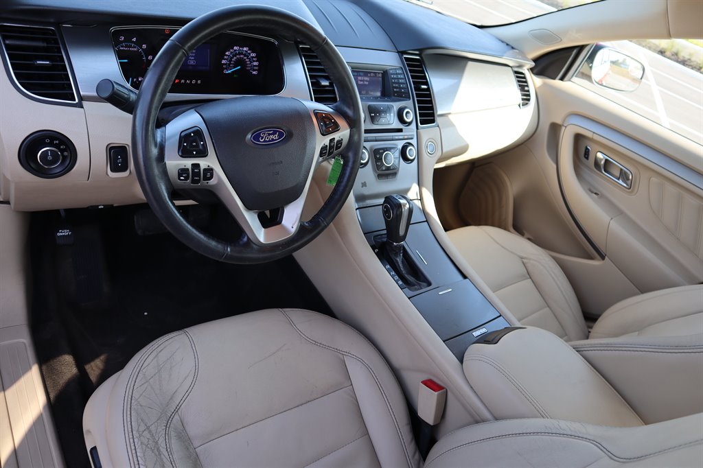 2013 Ford Taurus SEL photo