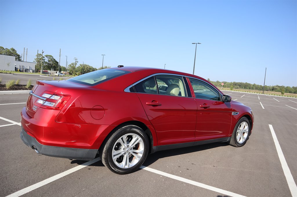 2013 Ford Taurus SEL photo