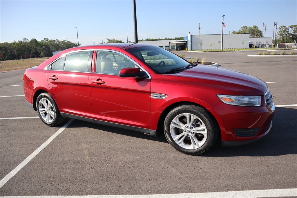 2013 Ford Taurus SEL photo
