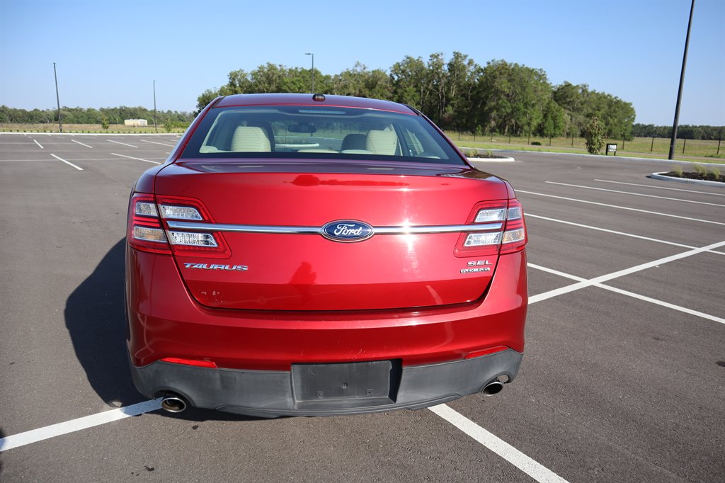 2013 Ford Taurus SEL photo